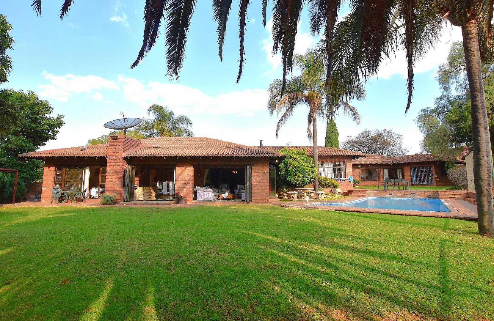 6 Bedroom House for sale in Randpark Ridge - P24-117279230