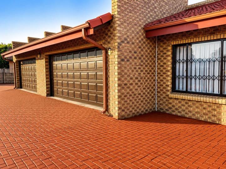 3 Bedroom House for sale in Falcon Ridge - P24-117280938