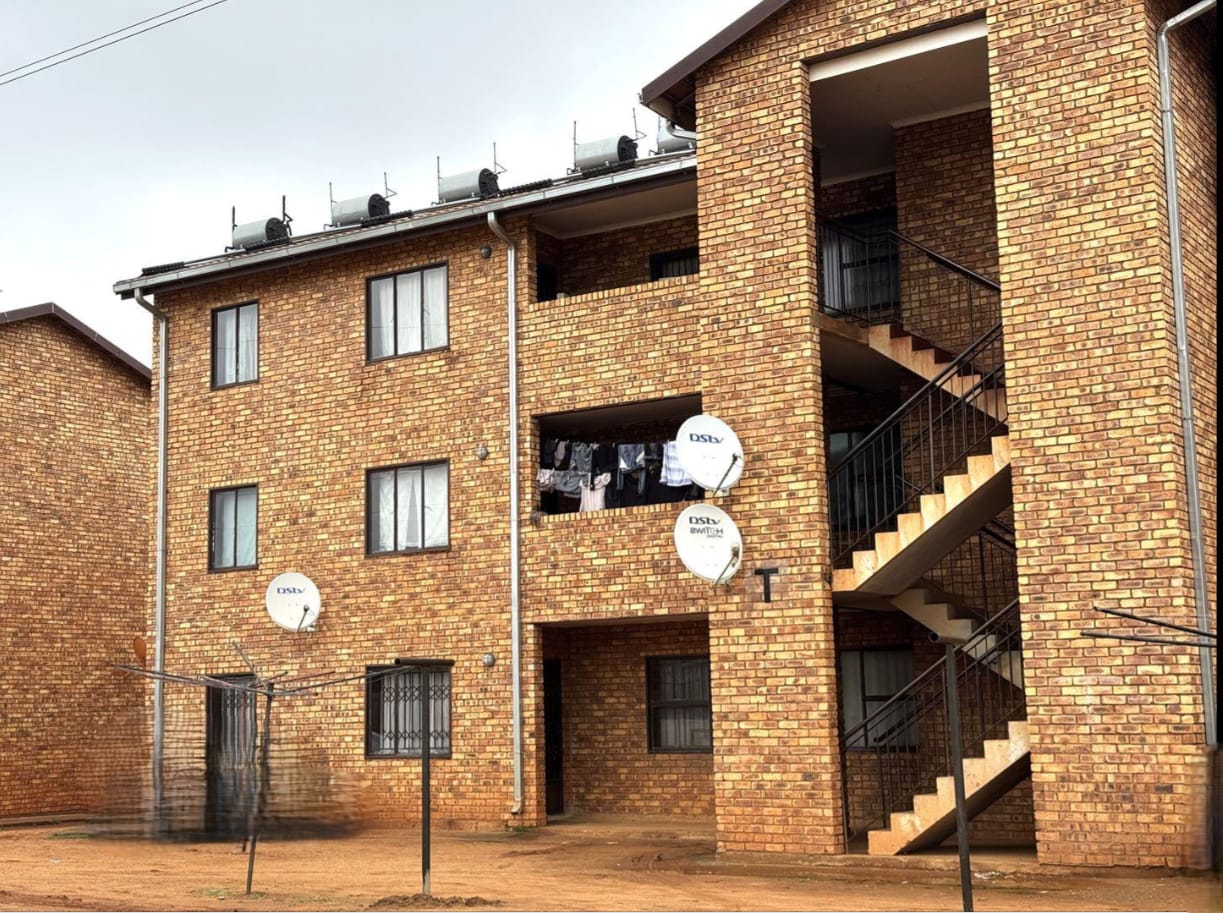 2 Bedroom Apartment / flat for sale in Ratanda - P24-117281694