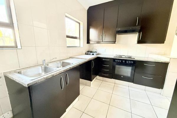 Show per appointment only! 

Welcome to this stunning townhouse located in the prestigious Fourways Estate. This exclusive property ...