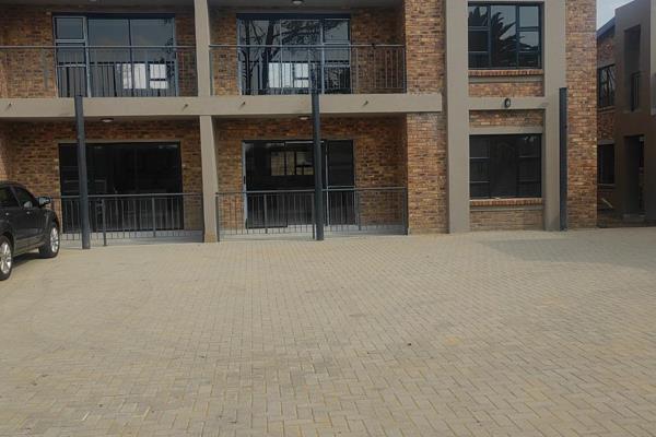 Complex in Rensburg, Heidelberg. 
1 bedroom unit R4700 per month
2 bedroom unit R6000 ...
