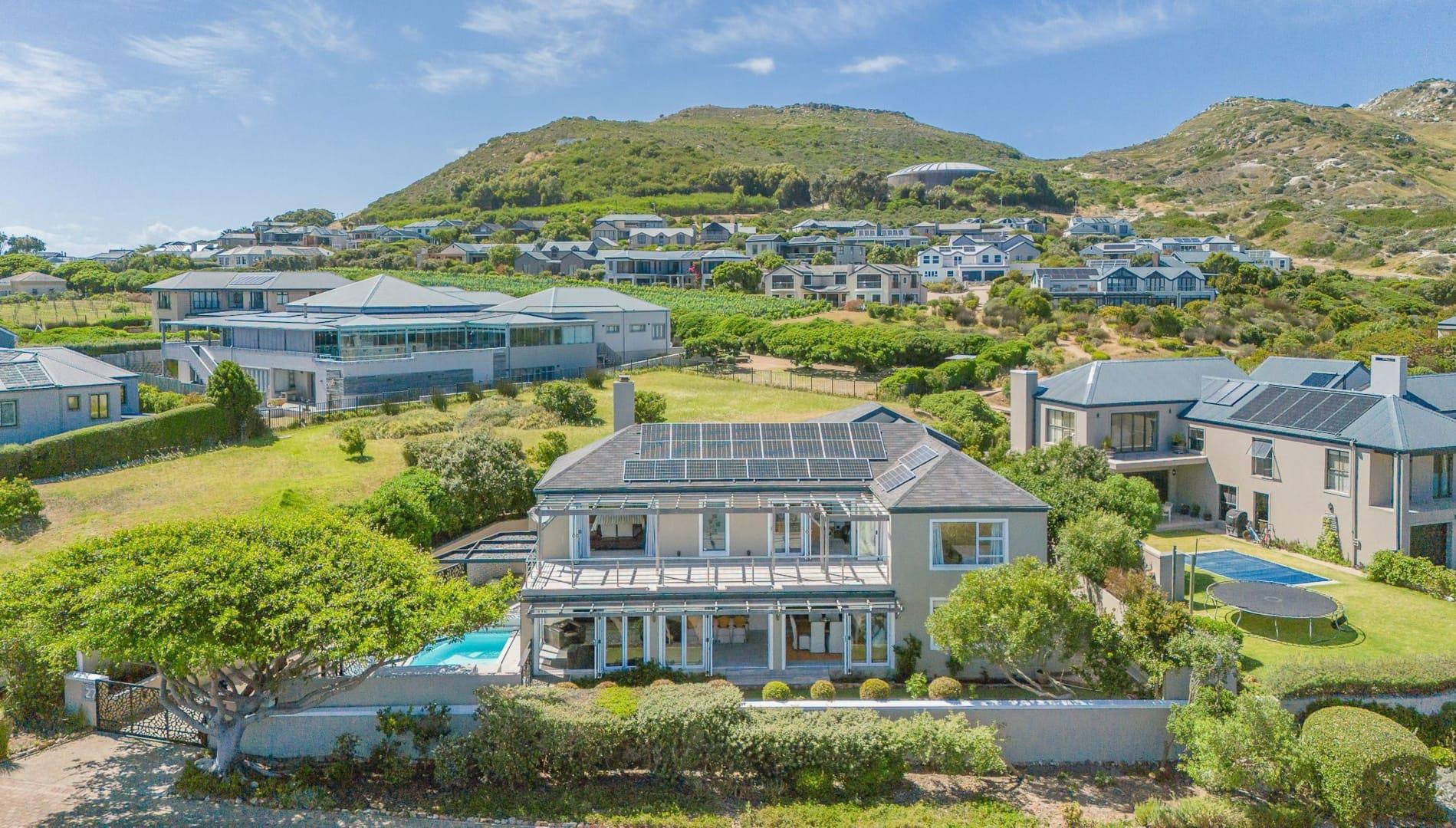4 Bedroom House for sale in Stonehaven Estate - P24-117284271