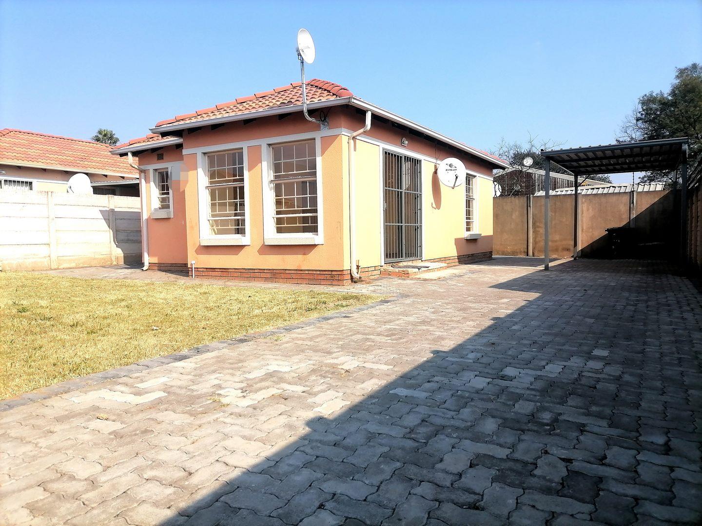 2 Bedroom House for sale in Andeon - P24-117287015