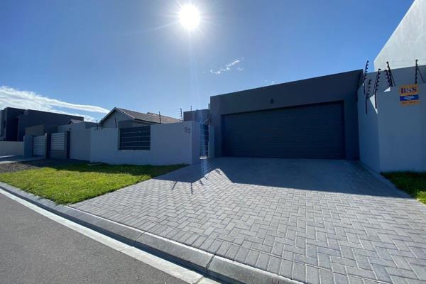 Available 1 October 2026!
Please Note* For best responses, please enquire on Property24. ...