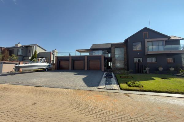 Your Luxury Home Awaits!

What if your weekend started with a boat ride…right from your estate?

Experience unparalleled living in the upscale Aquavista mountain estate.

* 		Swimming pool with a sliding deck
* 		Dam ...