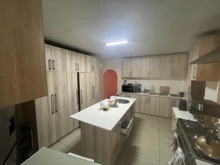 Listing number: P24-117288593, Image number: 2