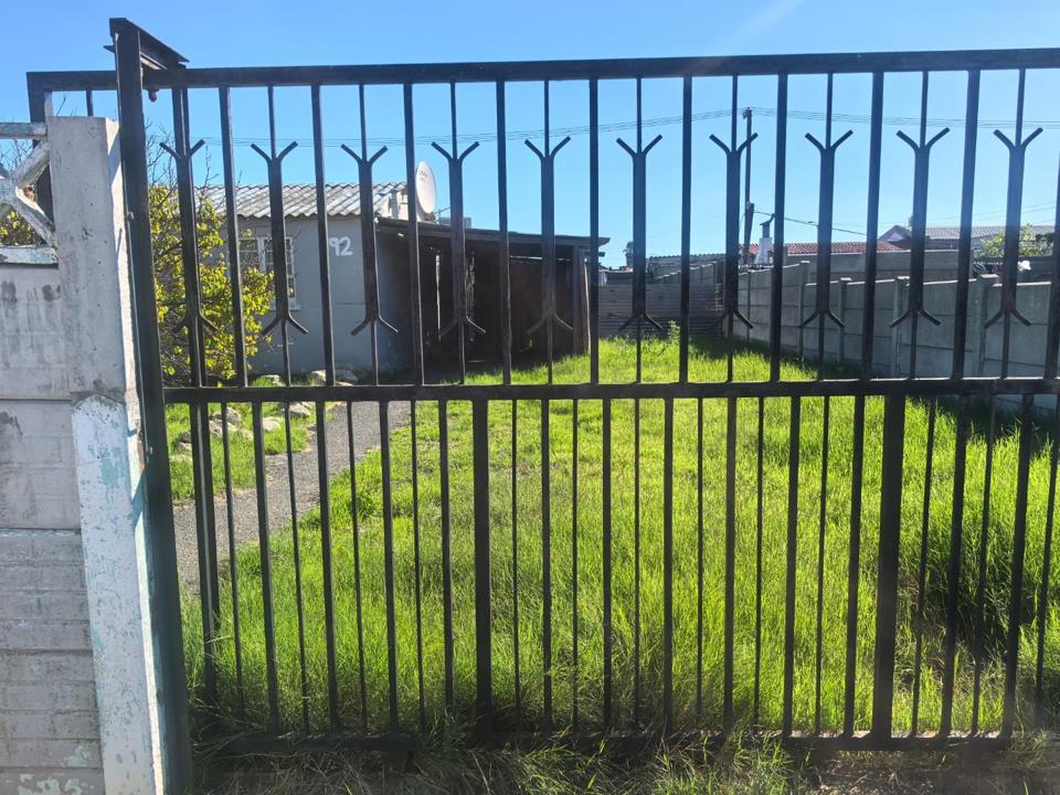 2 Bedroom House for sale in Bishop Lavis - 92 Drakenstein Circle - Cape Town