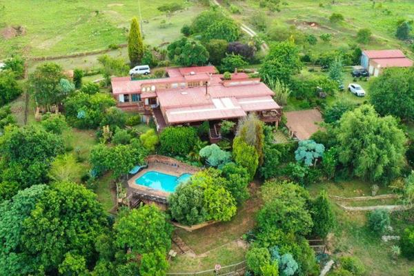 Guest House for Sale in Waterval Boven 

Upper Level:
3 Luxurious Bedrooms with En Suite Bathrooms
Spacious Dining Area with ...