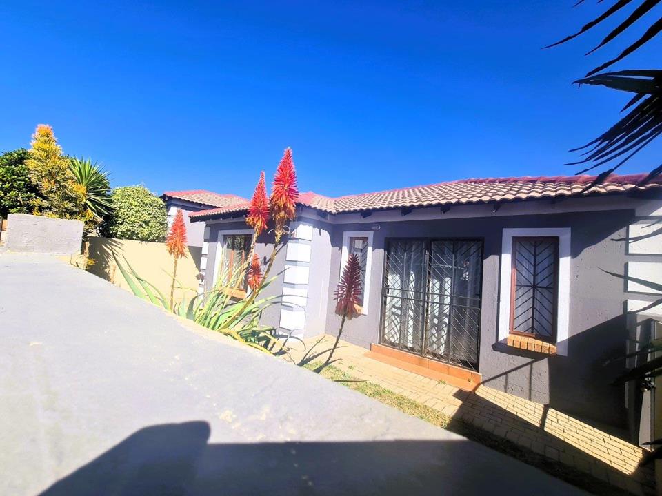 2 Bedroom Townhouse for sale in The Reeds - Lorainne Arundo Estate - Centurion