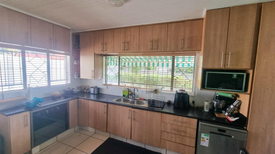 3 Bedroom House for sale in Roodepoort West - P24-117294443