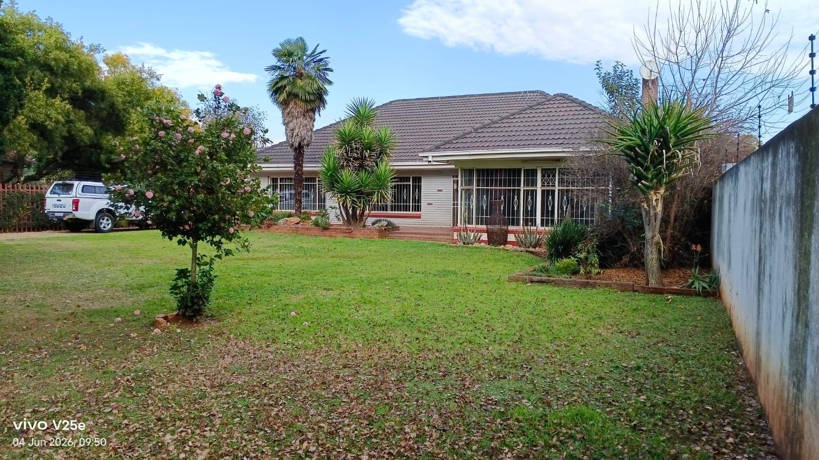 4 Bedroom House for sale in Strubenvale - P24-117295863