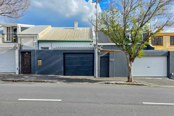 This charming house in Gardens offers two bedrooms, two bathrooms and an open-plan kitchen seamlessly connected to the lounge and ...
