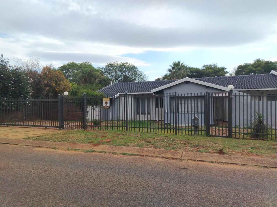 4 Bedroom House for sale in Florauna - 658 Nunanda St - Pretoria