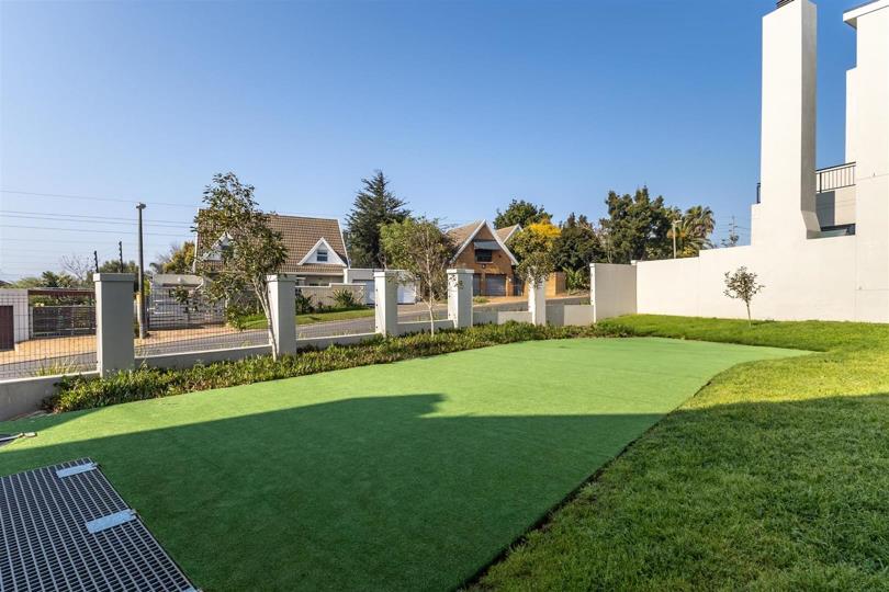 4 Bedroom Townhouse for sale in Langeberg Ridge - P24-110464550