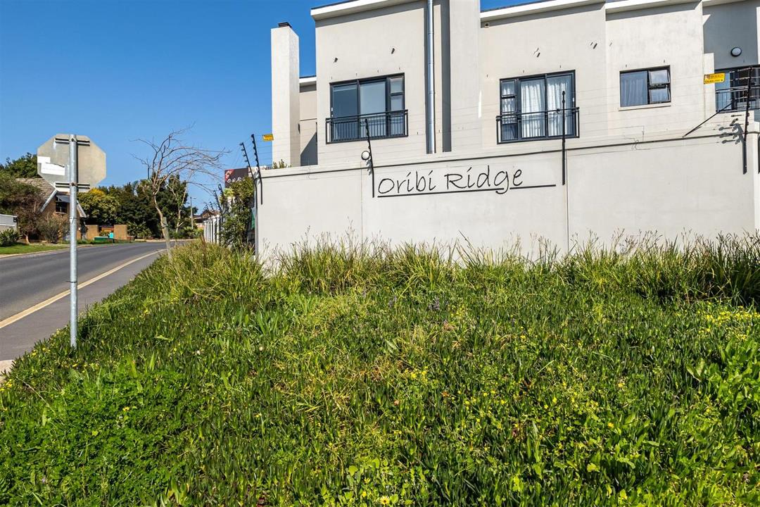 4 Bedroom Townhouse for sale in Langeberg Ridge - P24-110464594
