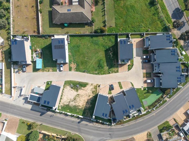 4 Bedroom Townhouse for sale in Langeberg Ridge - P24-110464594