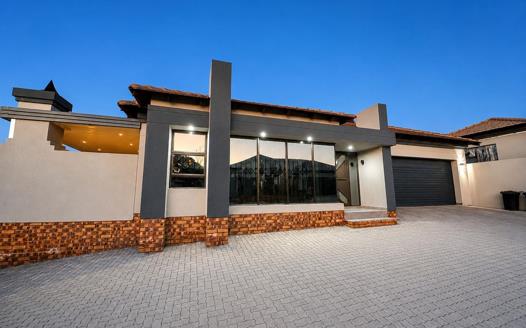 4 Bedroom House for sale in Secunda