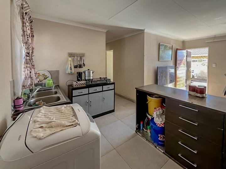 3 Bedroom House for sale in Modderbee - P24-117301694