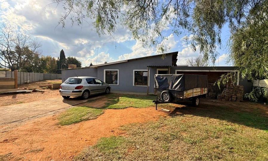 3 Bedroom House for sale in Rothdene - P24-117186001
