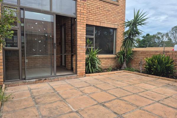 Exclusive sole mandate!!

This well-maintained ground-floor apartment is available for sale and offers comfortable, convenient living ...