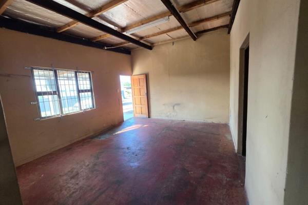 This 70m2 warehouse is available to let in Verulam and is suited to light warehousing, storage, distribution or service related ...