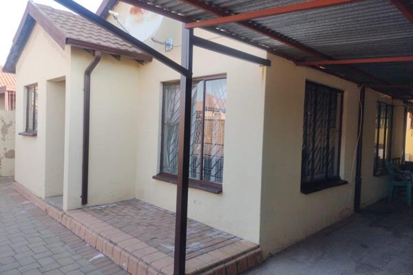 Available from 1st of August

The house offer 2 bedrooms with 1 bathrooms and an open plan lounge and none- fitted kitchen.

The ...