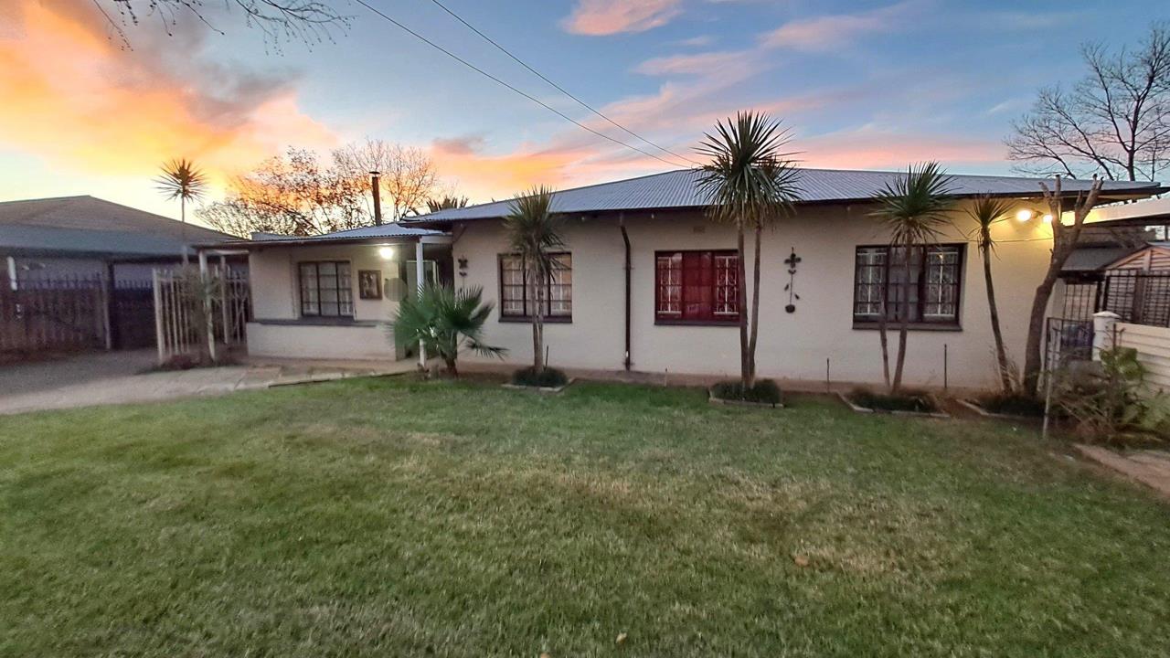 3 Bedroom House for sale in Wilgehof - 20 Dirkie Uys Street - Bloemfontein