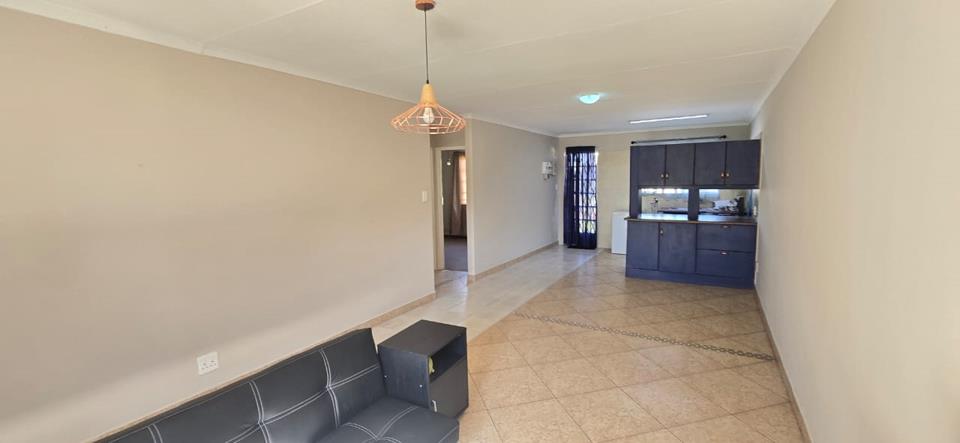 Listing number: P24-117316403, Image number: 3, Open plan living areas