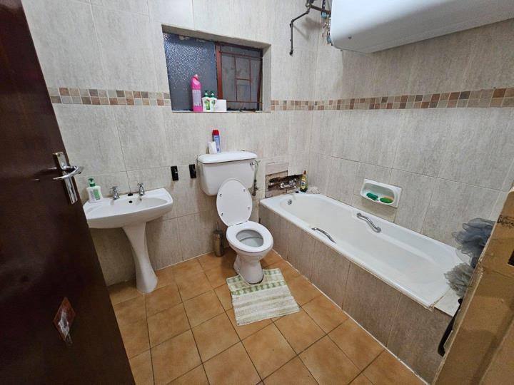 Listing number: P24-117316902, Image number: 3, bathroom 2