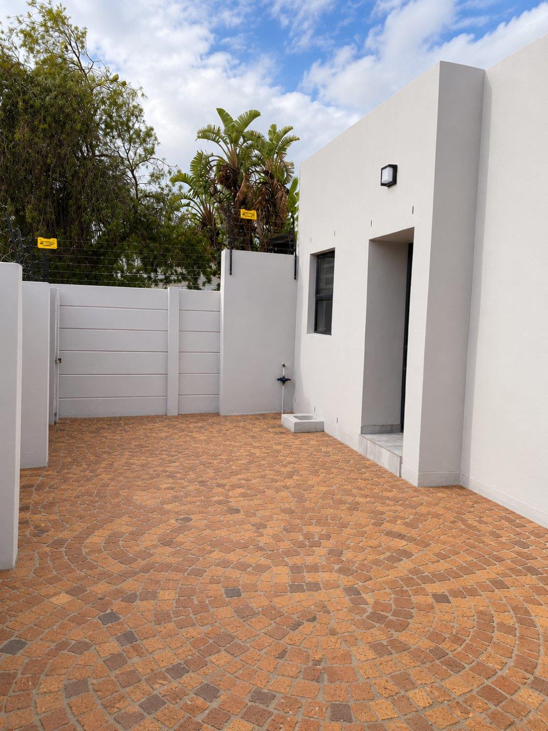 2 Bedroom House for sale in Bothasig - P24-117318397