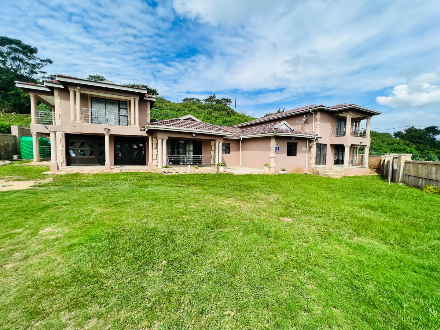 9 Bedroom House for sale in Inanda Congo - P24-117321831
