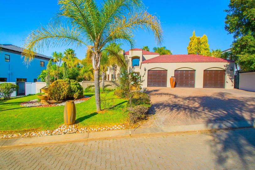 4 Bedroom House for sale in Ruimsig Country Estate - P24-117322092