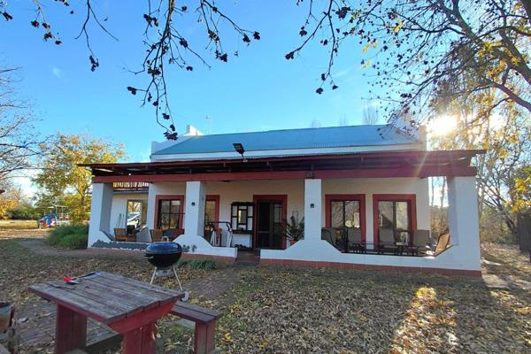 Pekanneut Boord met lieflike Karoostyl huis te koop
Ideale ligging!!
Geleë in ...
