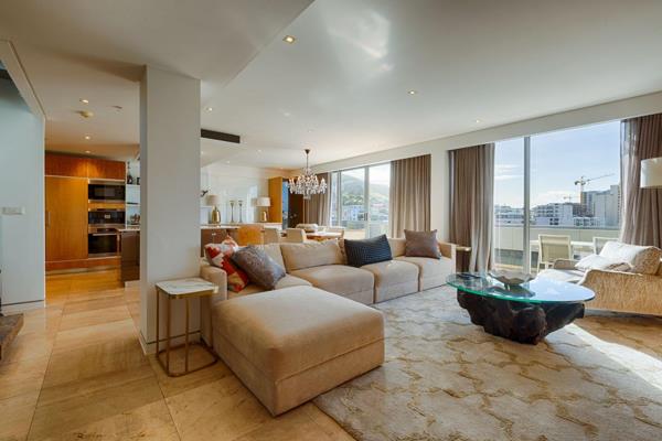 Unit Size: 315m²

Features
Double story, 3 bedroom (all en suite) apartment ...