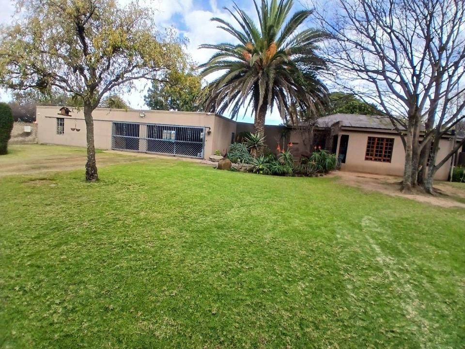 Farm Living in Wheatlands Ah with Flatlet and Borehole in Wheatlands AH, Randfontein