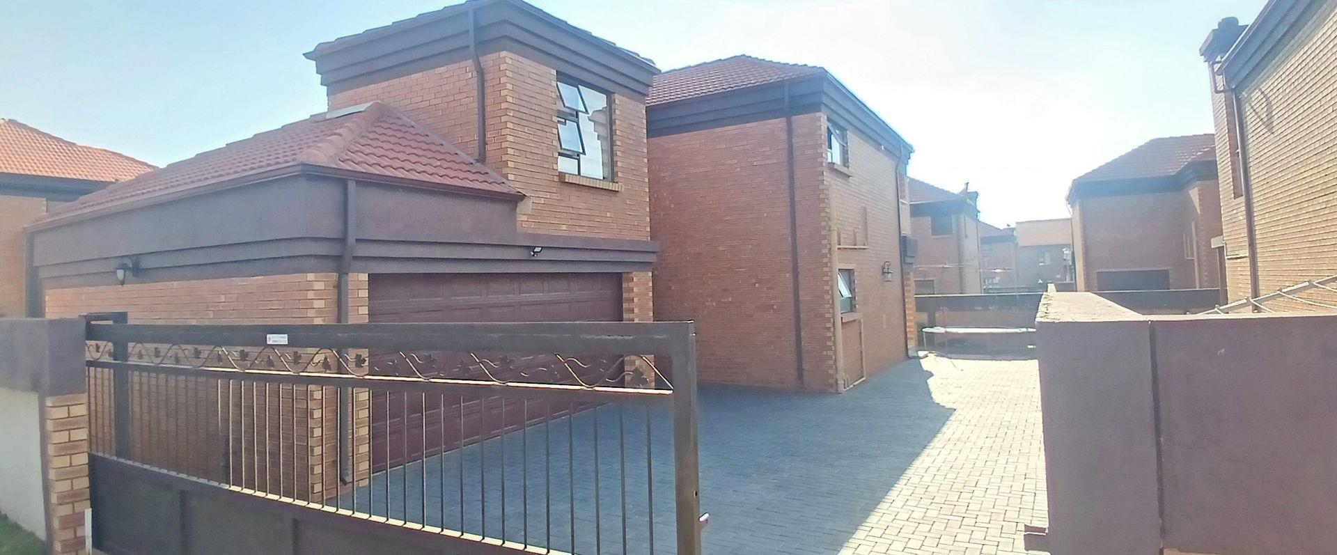 4 Bedroom House to rent in Norton Home Estate - P24-117325782