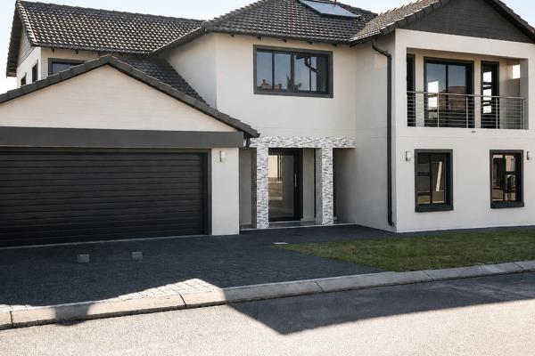 Create a home that is uniquely yours in a highly sought-after Estate. Situated on a spacious 550m² stand, this exclusive building ...