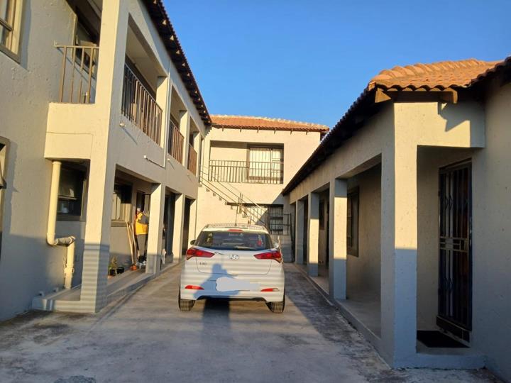 Listing number: P24-117327411, Image number: 2