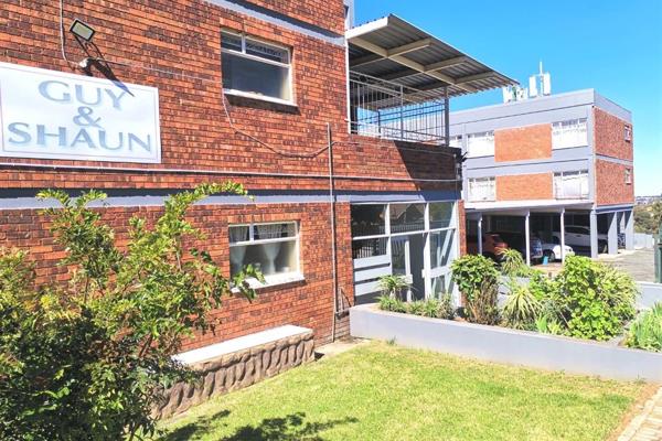 A comfortable two bedroom apartment in Discovery Roodepoort, this unit offers a ...