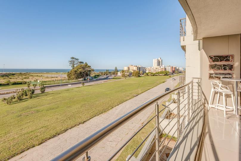 2 Bedroom Apartment / flat to rent in Humewood - 14 The Waterfront, 11 ...