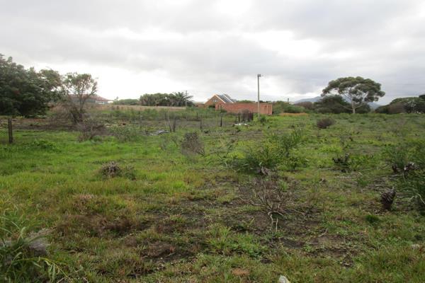 SOLE MANDATE - PRICE REDUCED - On offer in Fisherhaven is this lovely vacant stand.  ...