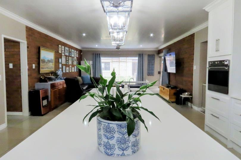 Listing number: P24-117332109, Image number: 3