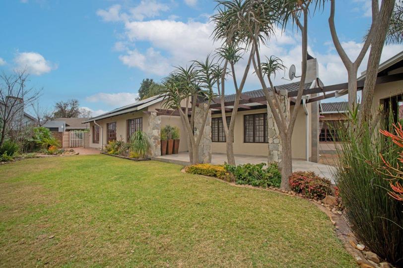 Listing number: P24-117334597, Image number: 2, Front of the Home