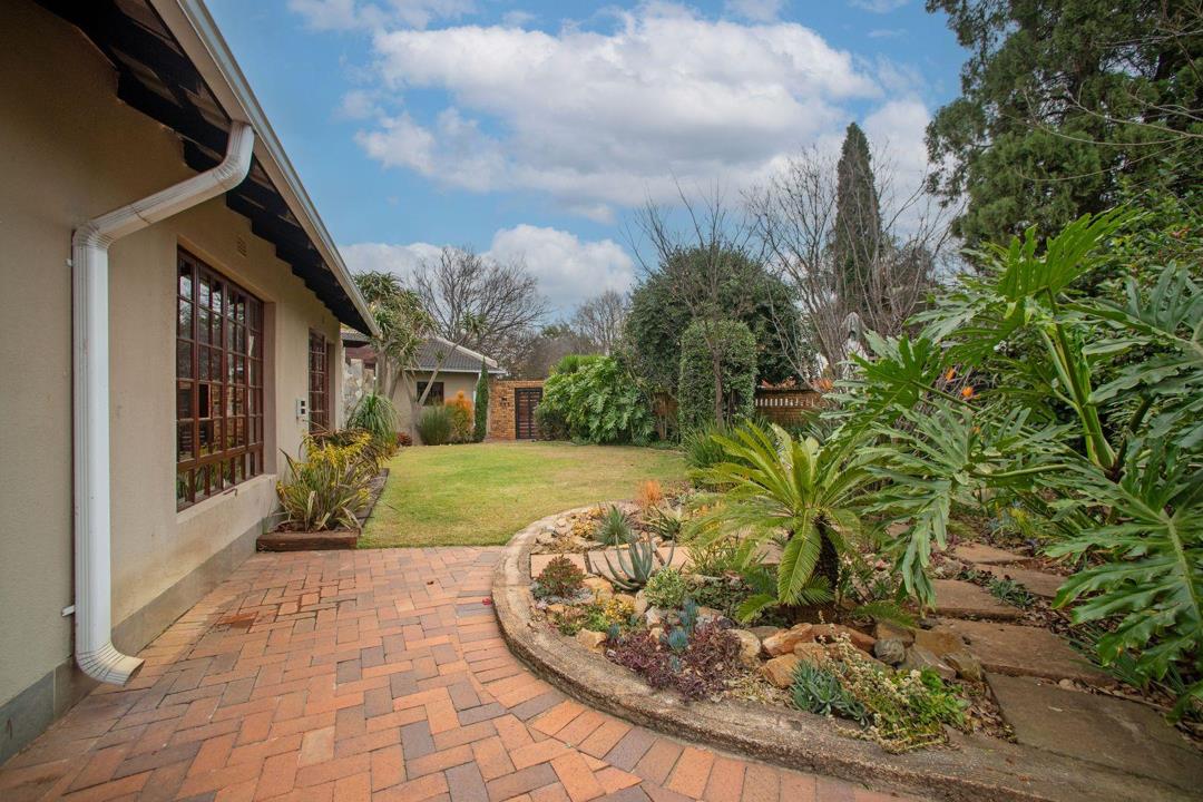 Listing number: P24-117334597, Image number: 1, Front Garden