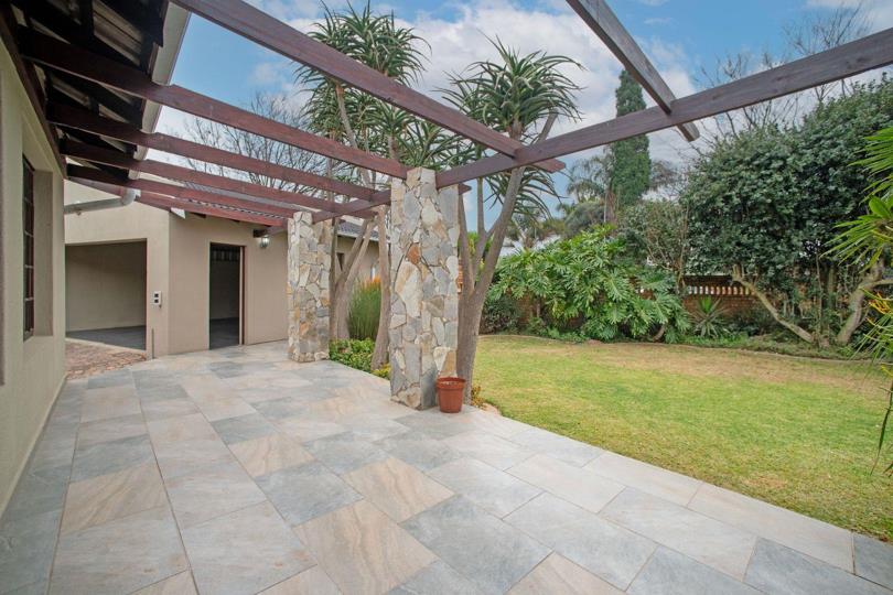 Listing number: P24-117334597, Image number: 3, Front Patio