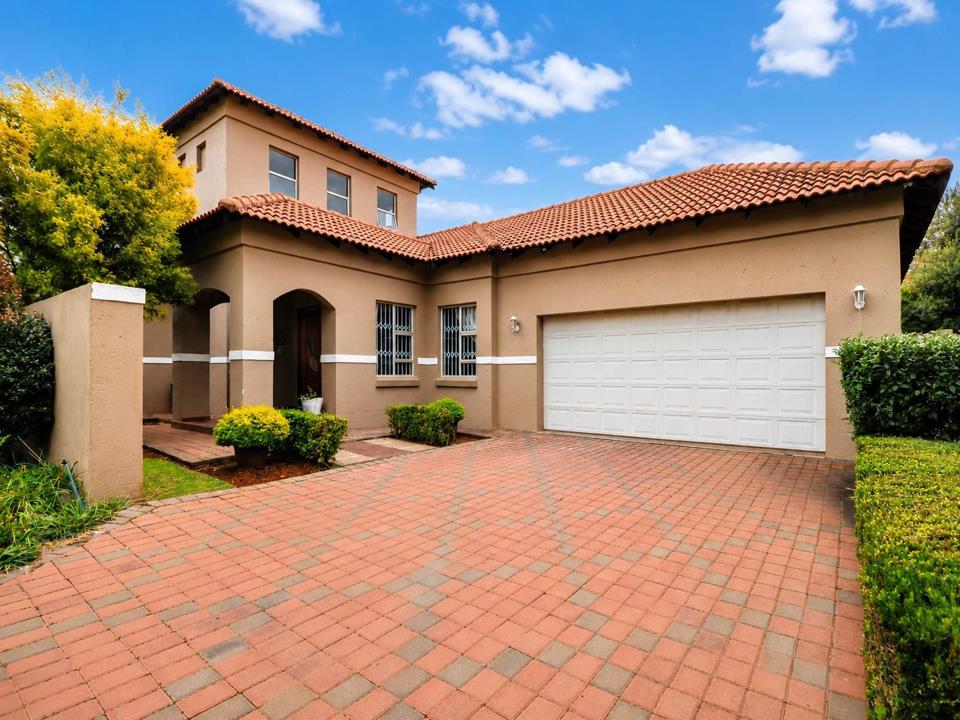 3 Bedroom House for sale in Midstream Estate - P24-117334617