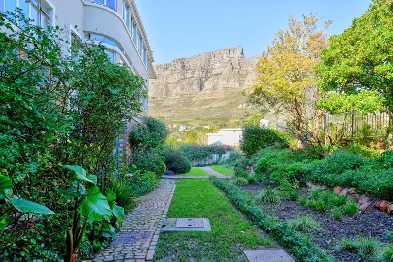 Listing number: P24-117336460, Image number: 2, Communal garden with Table Mountain views
