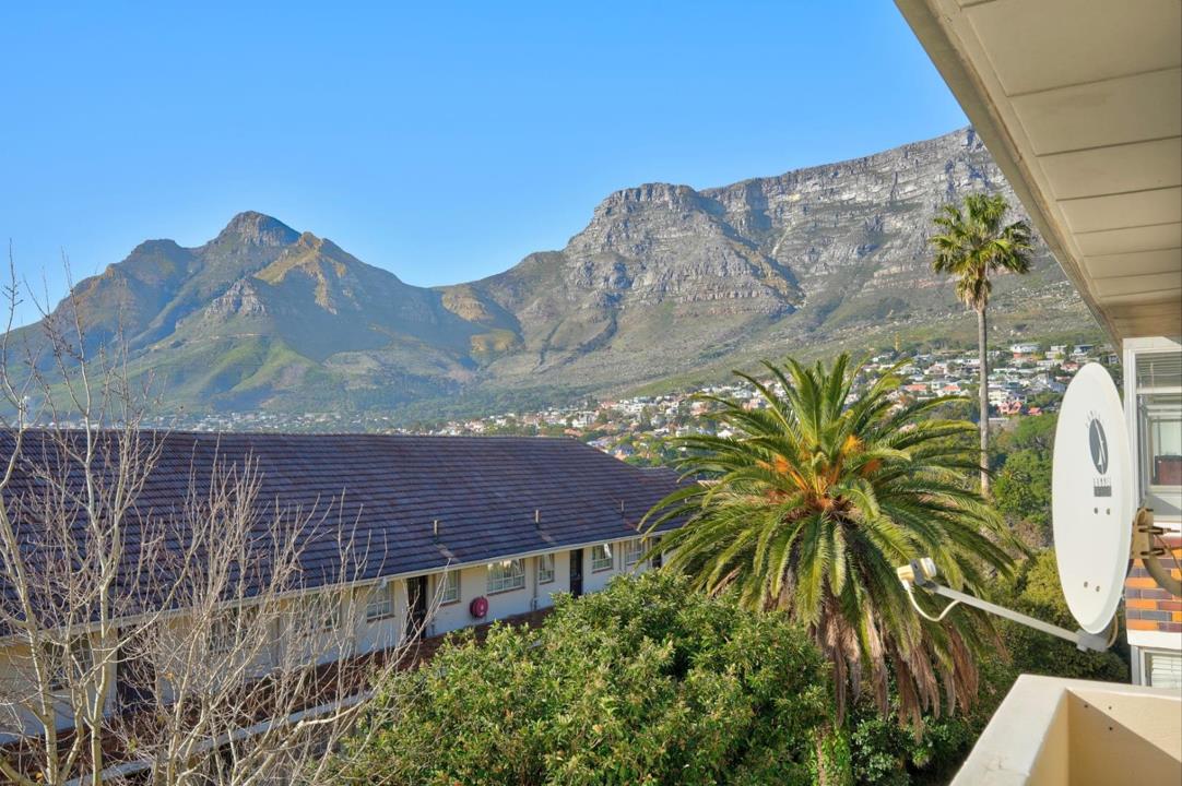 Listing number: P24-117336460, Image number: 1, Views of Table Mountain and Devil