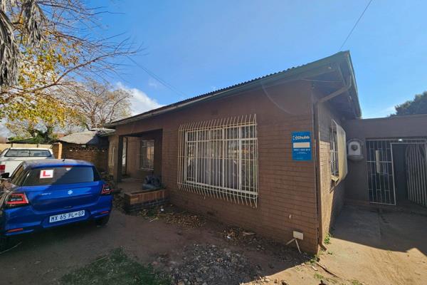Bargain of the week!!
beautiful family home on corner stand
OFFERS FROM R975 ...