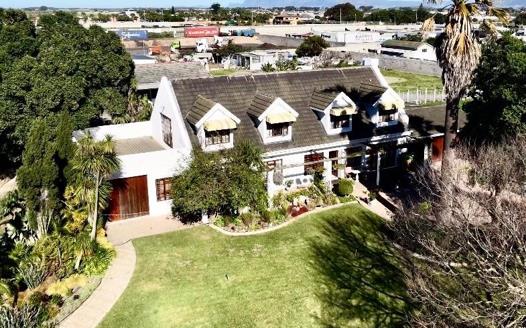 6 Bedroom House for sale in Schaapkraal